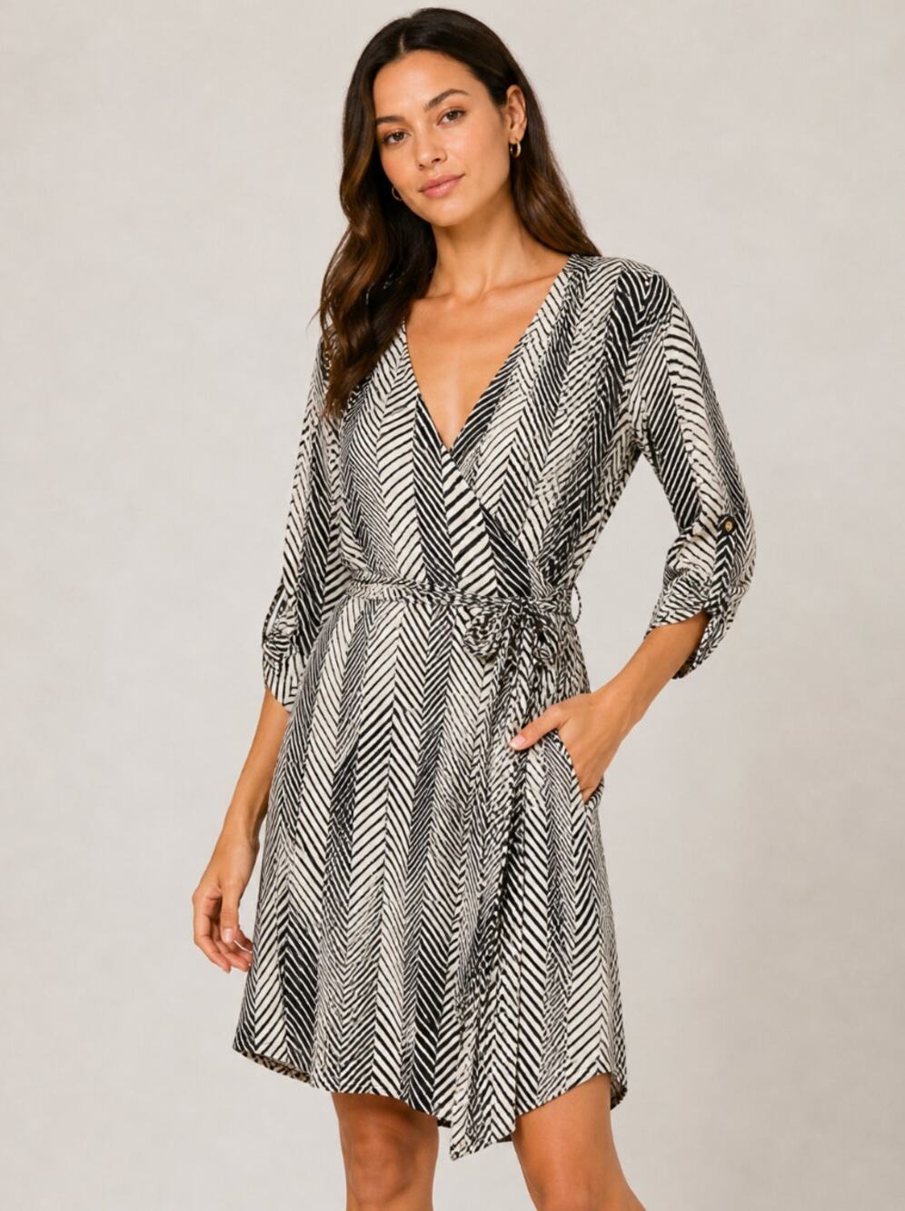 BCBG Art to Wear Women’s Wrap Dress Black White Fit & Flare Retro Print XS